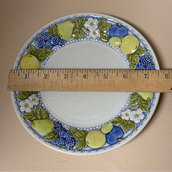 Set 4- 7-5/8" Metlox Pottery "Florence" Sculptured Fruit Salad Plates - Picture 4 of 6